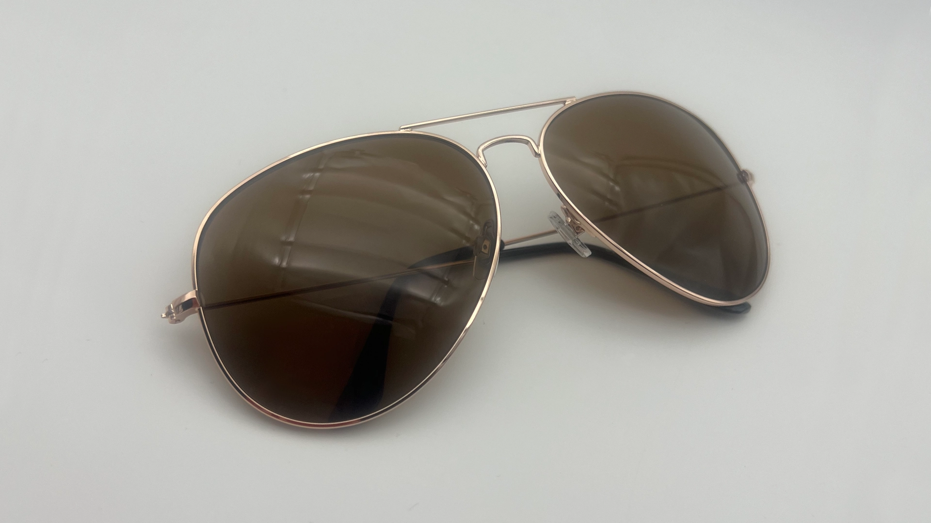 Lunettes de Soleil Aviateur Or Rose Verres Beige Polarisés - Pliées Lunettes de soleil aviateur or rose verres beige polarisés pliées
