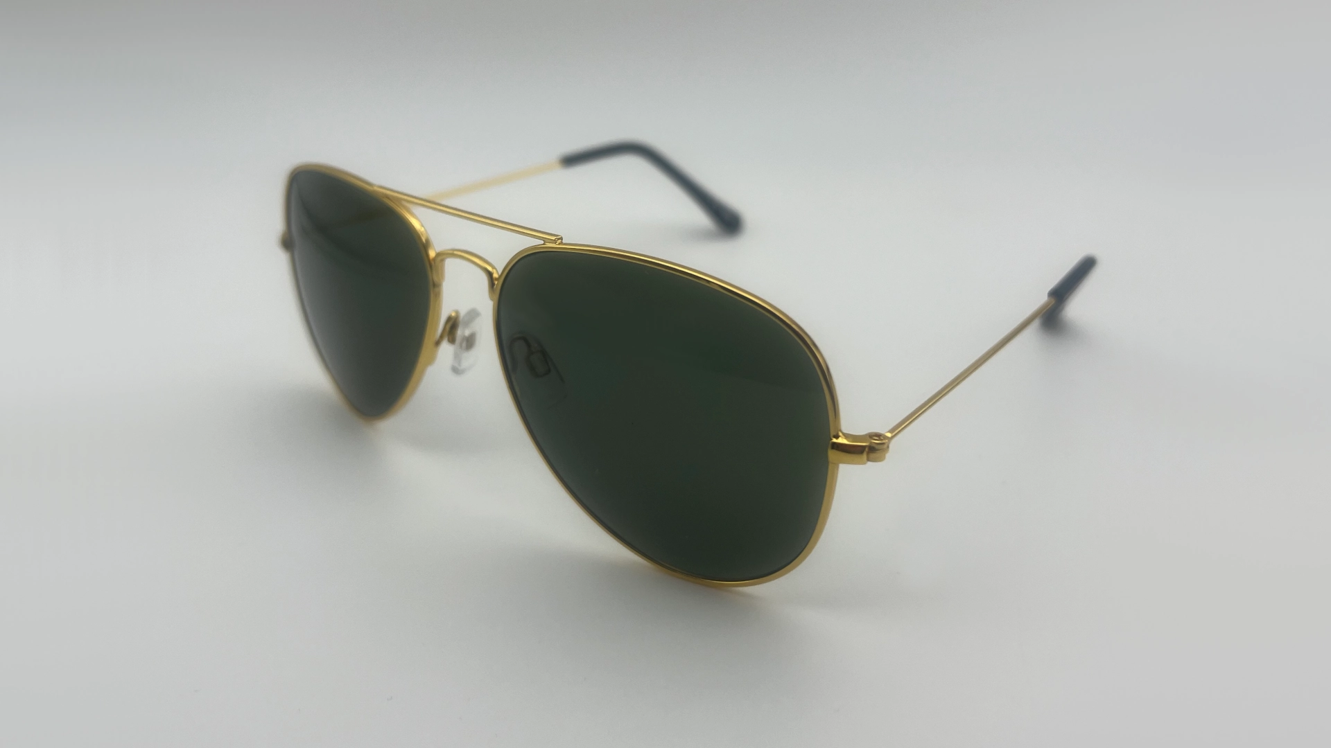 Lunettes de Soleil Aviateur Or Verres Verts Polarisés - Côté Lunettes de soleil aviateur or verres verts polarisés vue côté