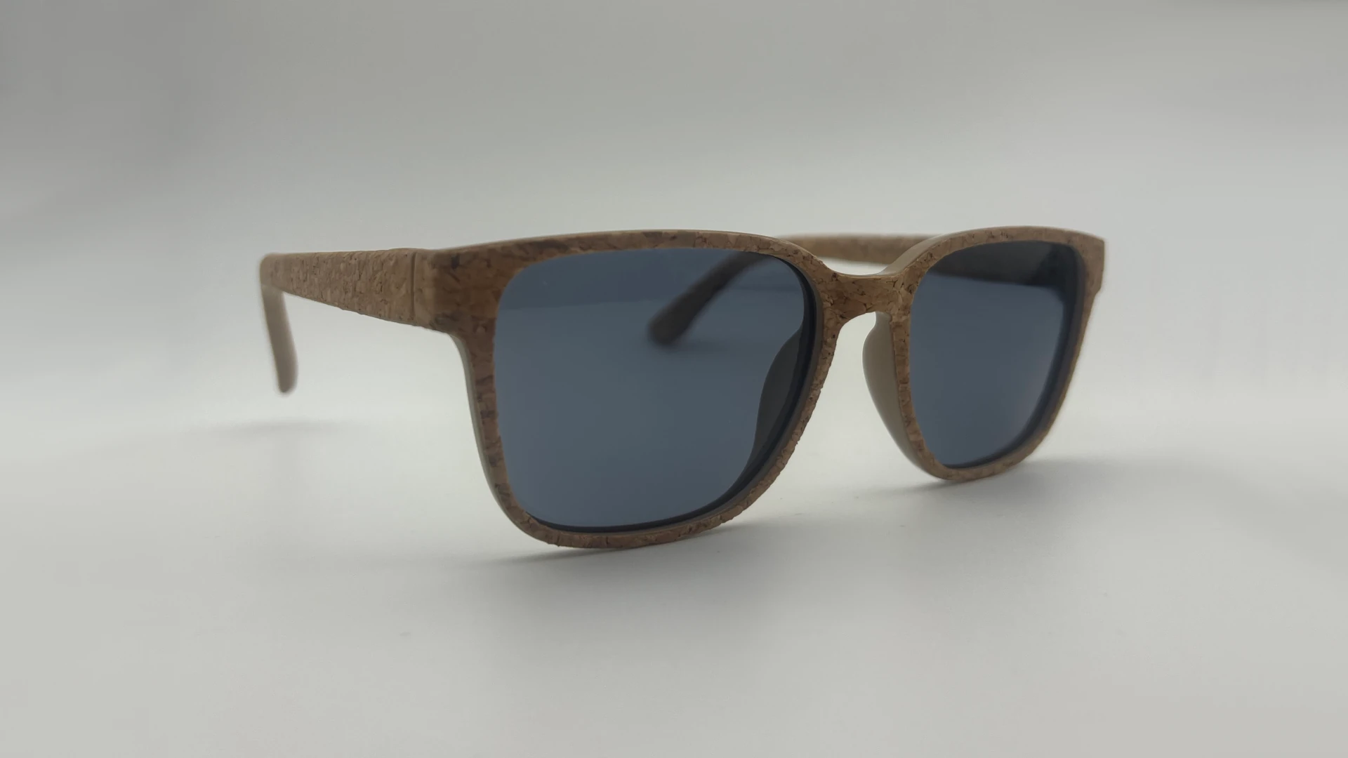 Lunettes Bois Wellington - Angle Lunettes de soleil en bois wellington verres gris polarisés vue angle