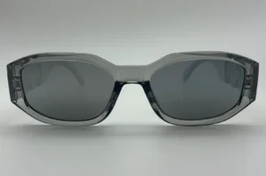 Lunettes de soleil carrées gris transparent verres gris vue face