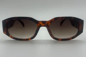 Lunettes de soleil carrées tortue verres marron dégradé vue face