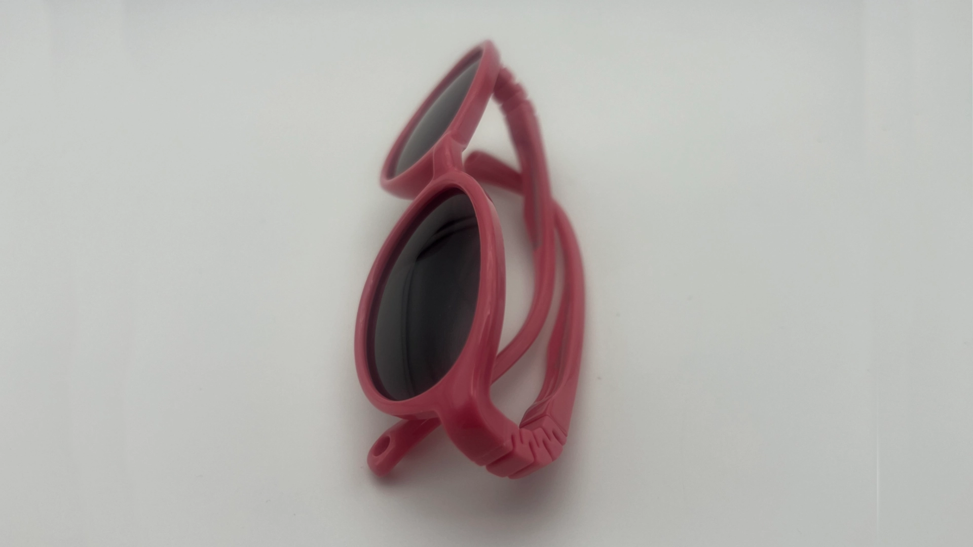 Lunettes Enfant Rose - Cote Lunettes de soleil enfant rose verres noirs polarisés vue cote