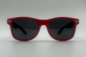 Lunettes de soleil enfant rouge verres noirs polarisés vue face