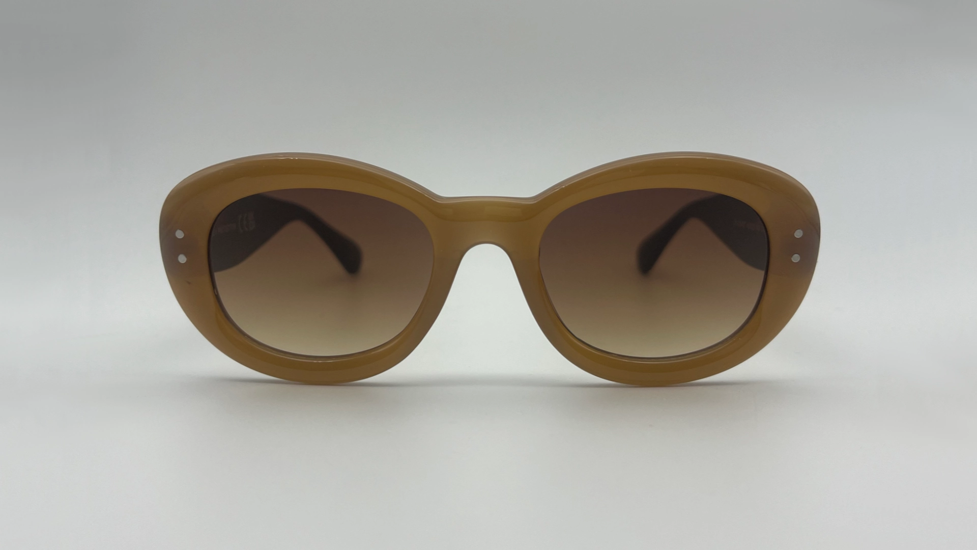 Lunettes Oeil de Chat Camel - Face Lunettes de soleil oeil de chat camel verres marron dégradé vue face