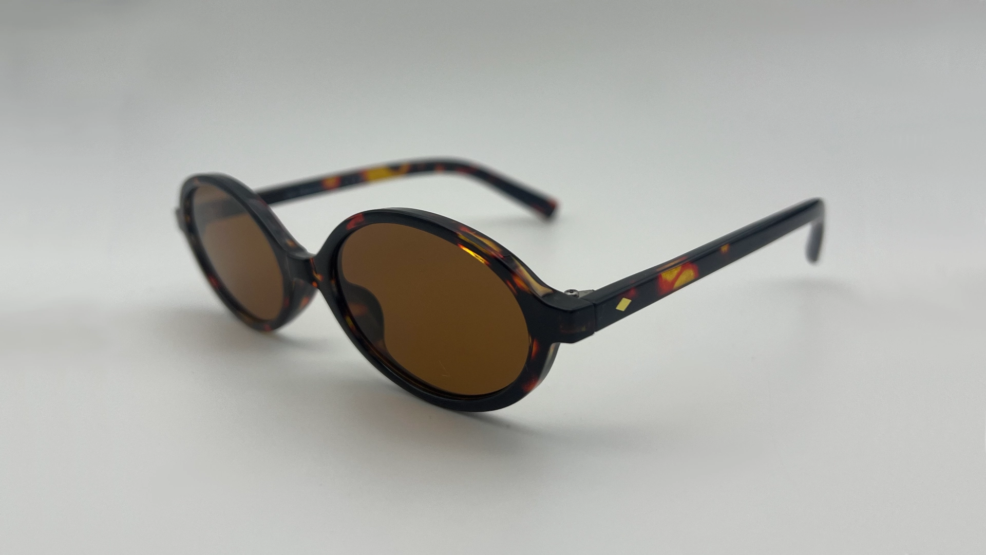 Lunettes Ovales Écaille - Cote Lunettes de soleil ovales écaille verres marron vue cote