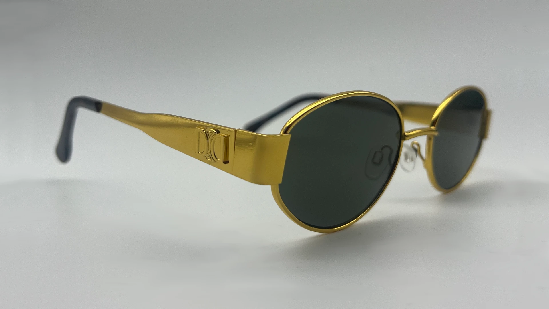 Lunettes Ovales Or Verts - Angle Lunettes de soleil ovales or verres verts vue angle