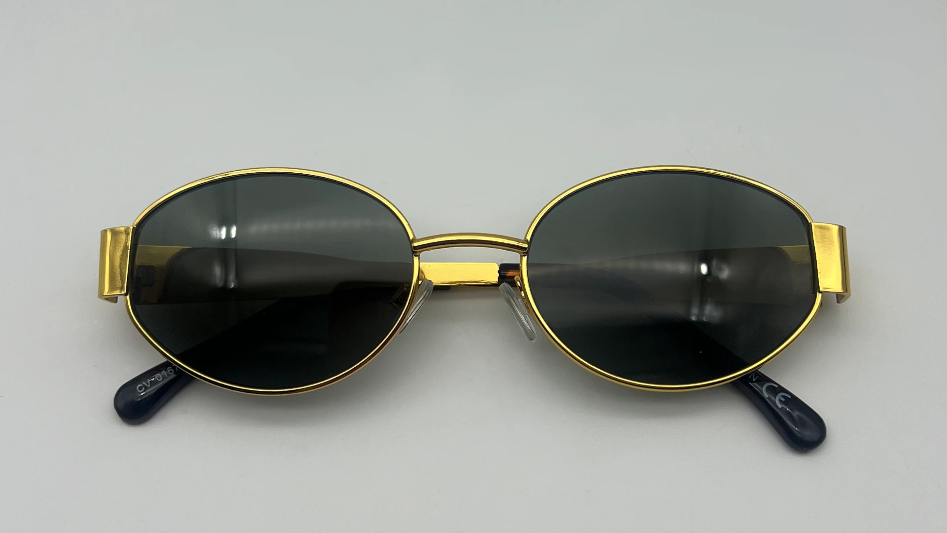 Lunettes Ovales Or Verts - Pliees Lunettes de soleil ovales or verres verts vue pliees