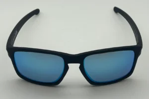 Lunettes de soleil sport noir verres bleu miroir polarisés vue face
