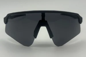 Lunettes de soleil sport noir fumés vue face