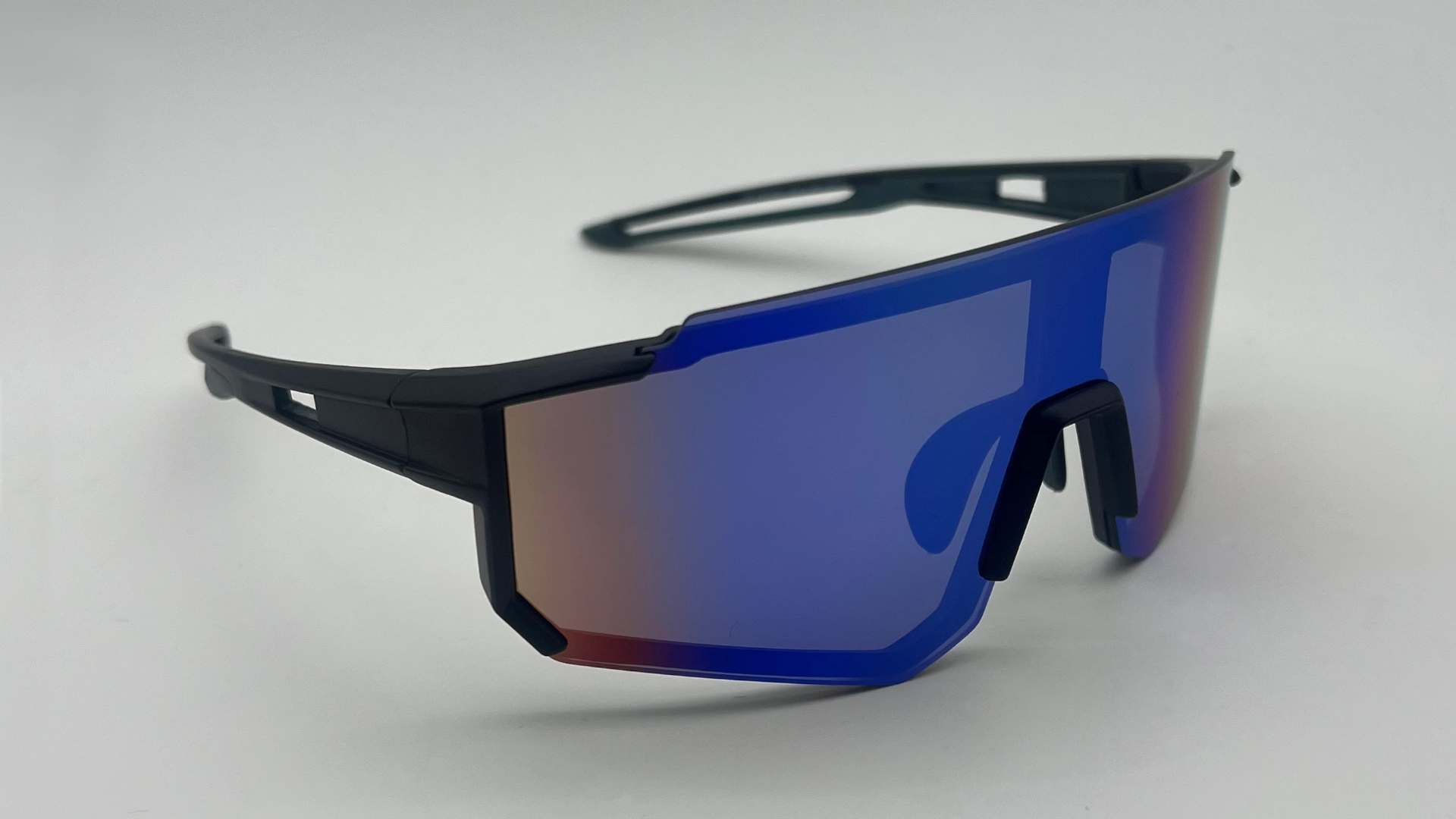 Lunettes Trail Vert - angle Lunettes de soleil trail vert miroir vue angle