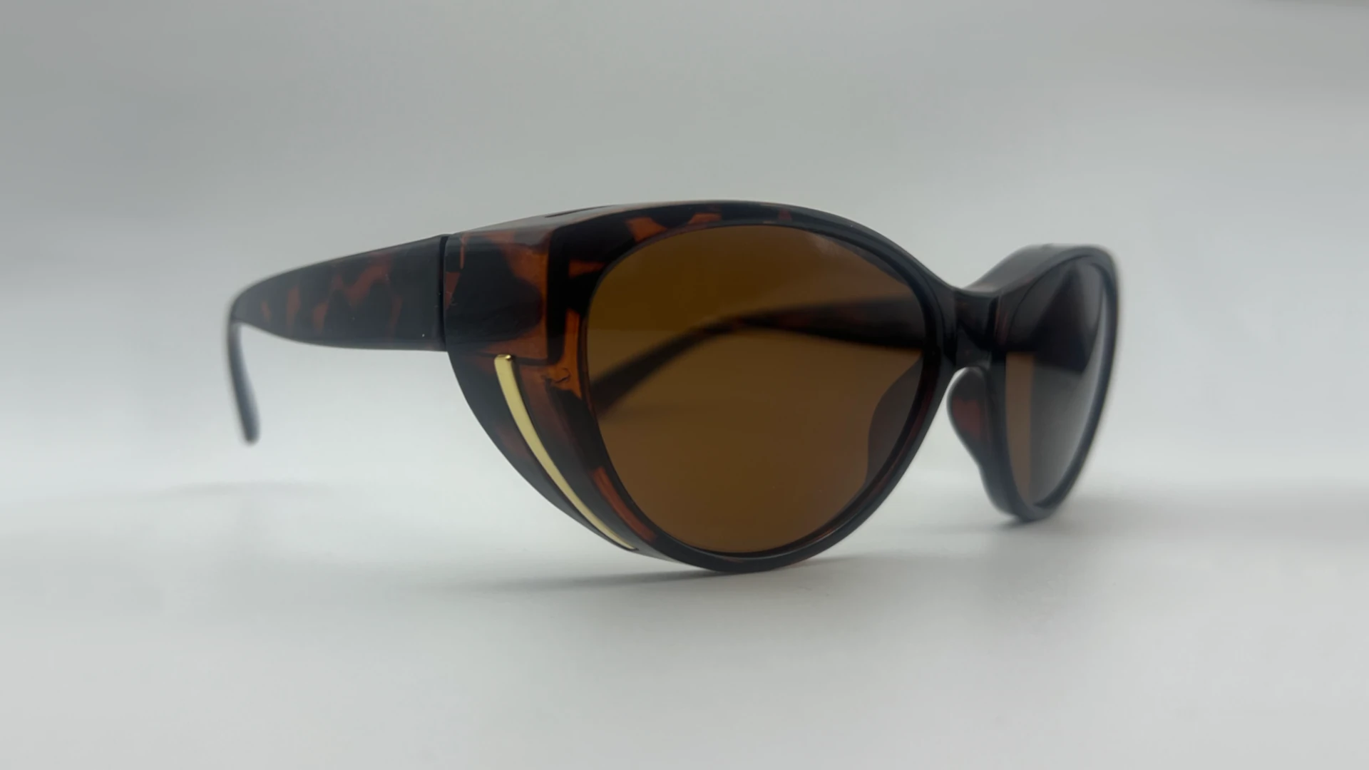 Sur-Lunettes Écaille Marron - Angle Sur-lunettes de soleil écaille verres marron polarisés vue angle